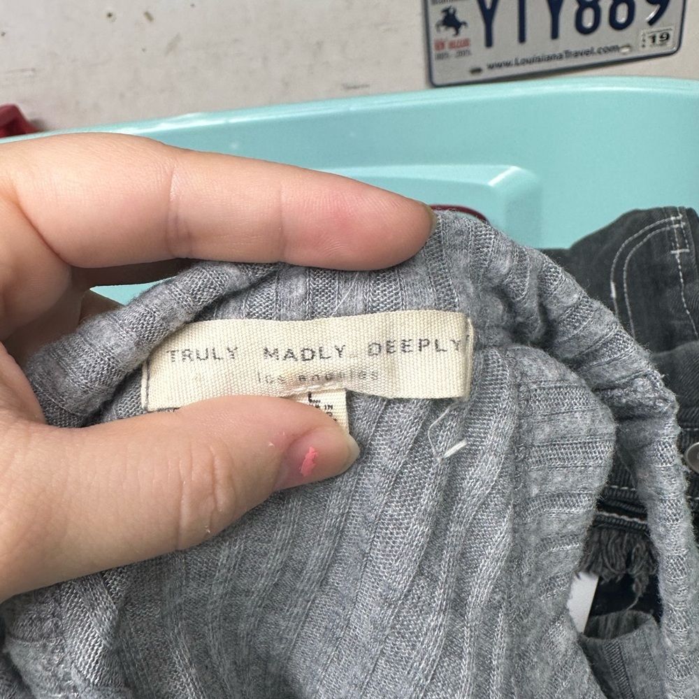 Truly Madly Deeply Gray Tank Top/Crop Top Size Large - Picture 6 of 9